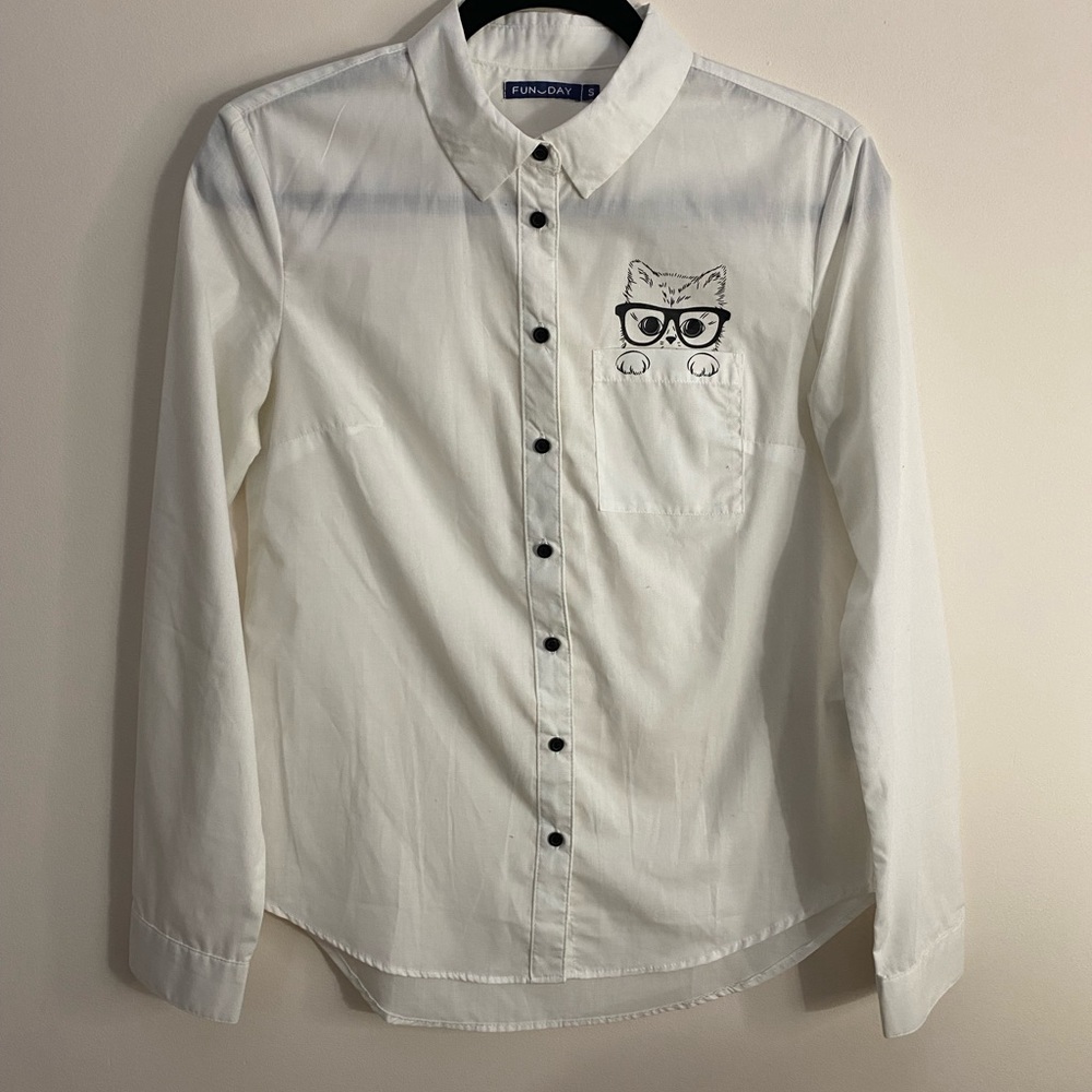 White shirt with a cute cat print size S